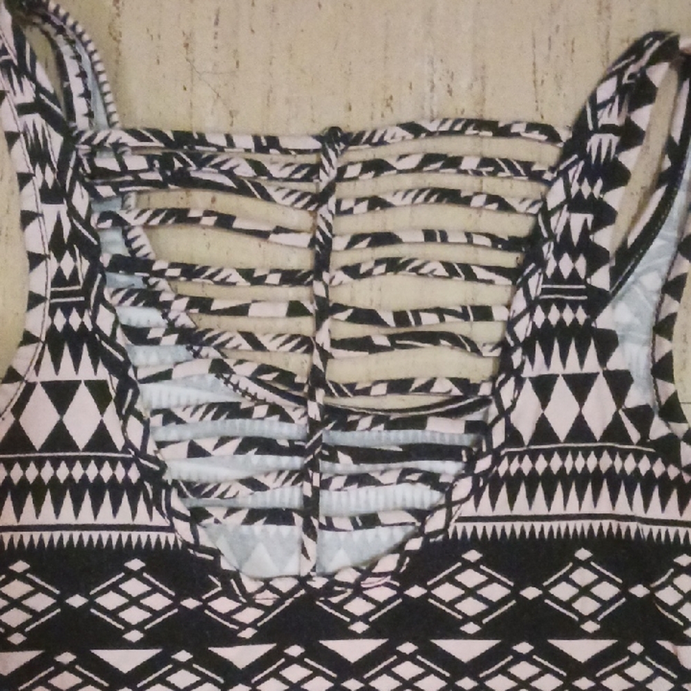 Patterned and Tie-Dye Women's Tops Set - Picture 4 of 8